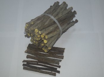 15-17 cm stick of licorice root